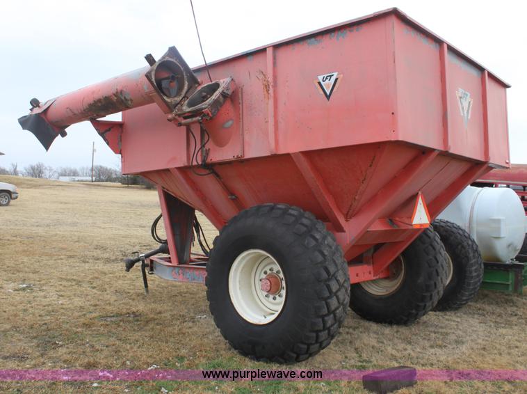 image for item E8410 UFT 500SA grain cart