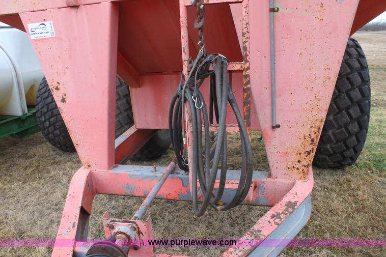 image for item E8410 UFT 500SA grain cart