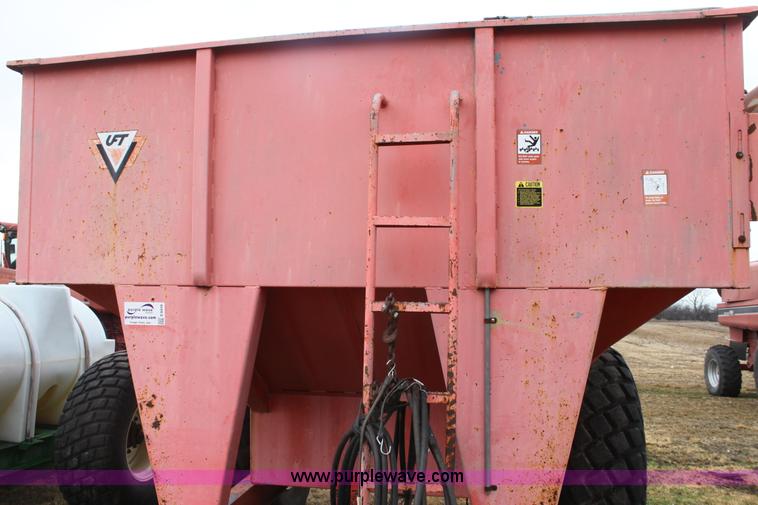 image for item E8410 UFT 500SA grain cart