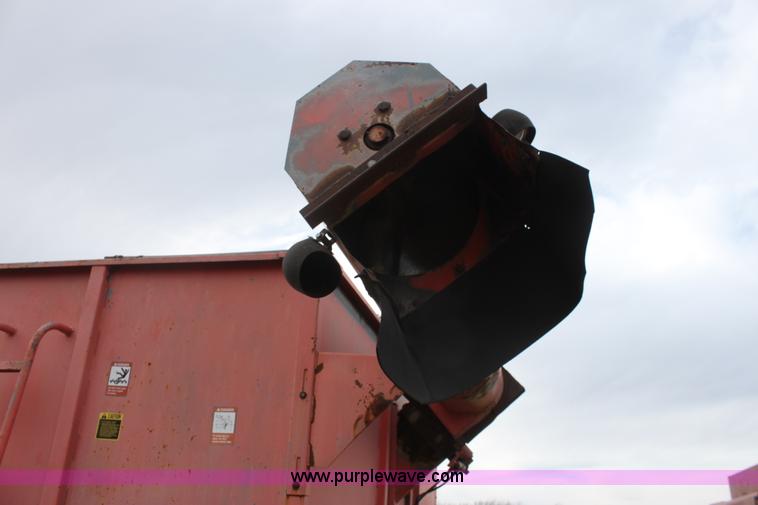 image for item E8410 UFT 500SA grain cart