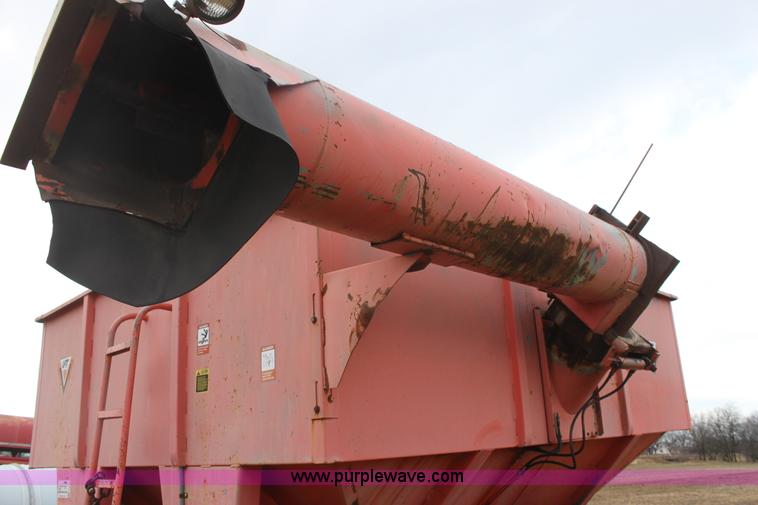 image for item E8410 UFT 500SA grain cart