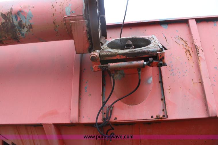 image for item E8410 UFT 500SA grain cart