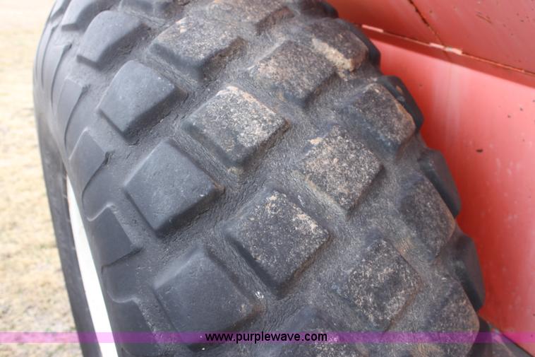 image for item E8410 UFT 500SA grain cart