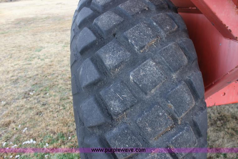 image for item E8410 UFT 500SA grain cart