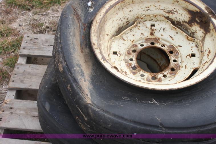 image for item E8412 Allis Chalmers 1300 32' folding field cultivator