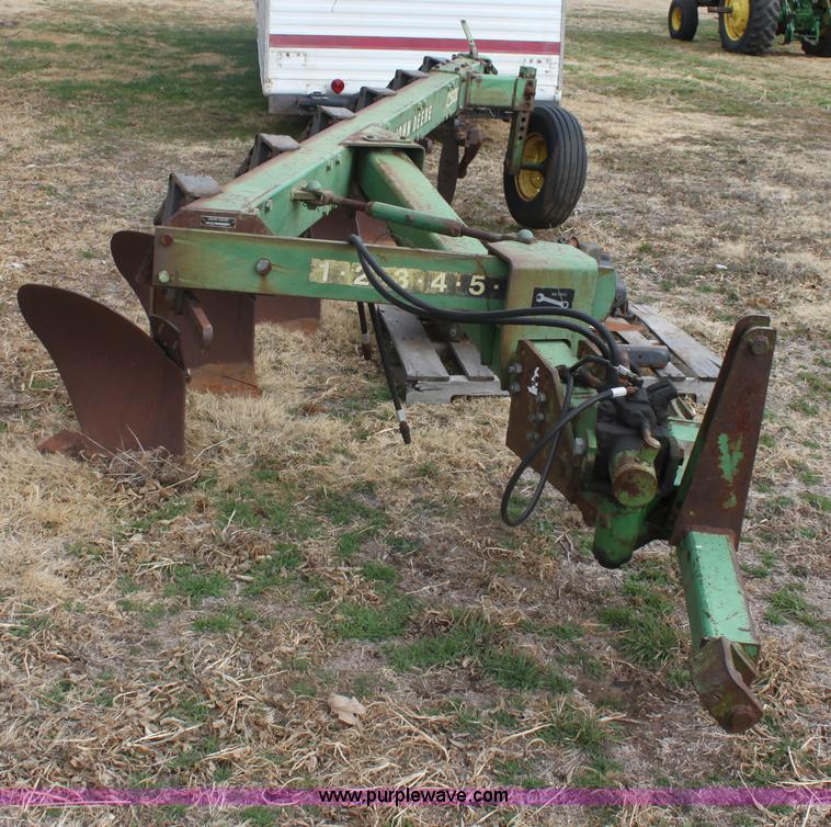 image for item E8413 John Deere A2600 six bottom plow