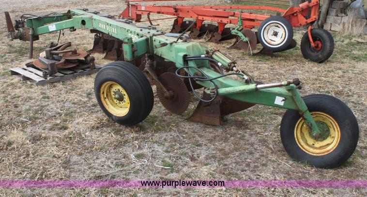 image for item E8413 John Deere A2600 six bottom plow
