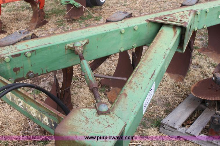 image for item E8413 John Deere A2600 six bottom plow