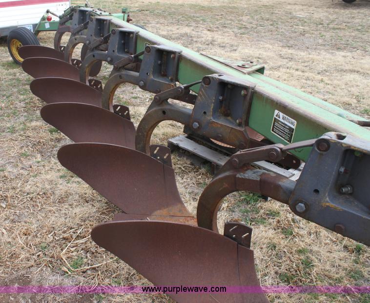 image for item E8413 John Deere A2600 six bottom plow