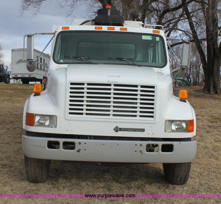 image for item E8415 1996 International 4700 Crew Cab service truck