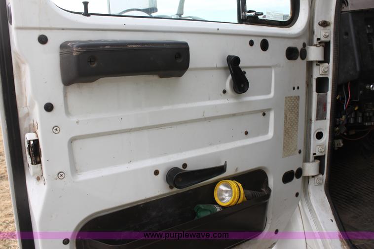 image for item E8415 1996 International 4700 Crew Cab service truck