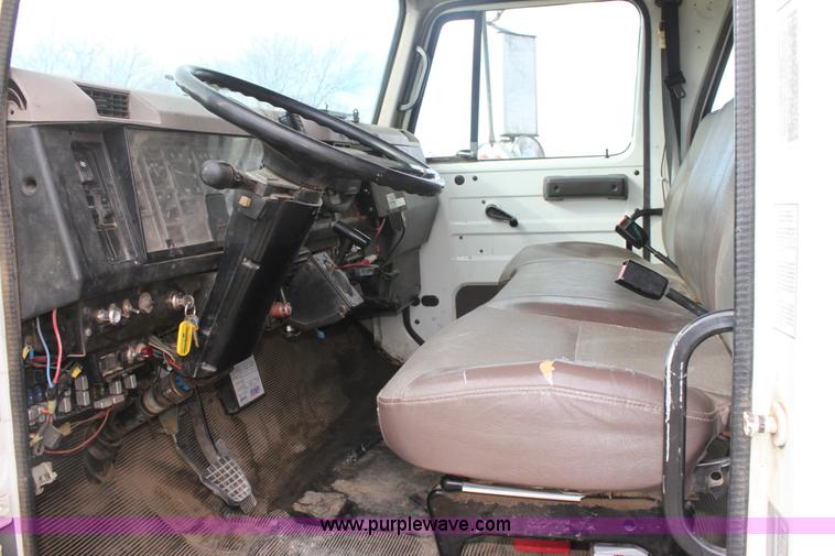 image for item E8415 1996 International 4700 Crew Cab service truck