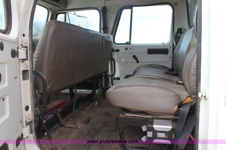 image for item E8415 1996 International 4700 Crew Cab service truck