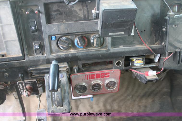 image for item E8415 1996 International 4700 Crew Cab service truck