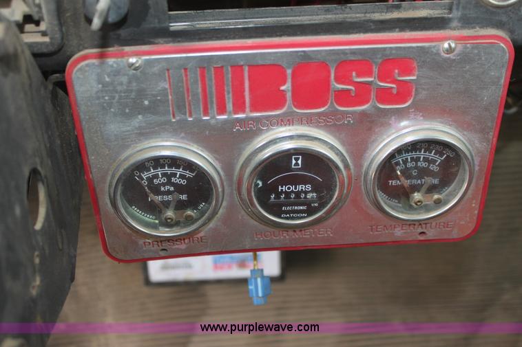 image for item E8415 1996 International 4700 Crew Cab service truck