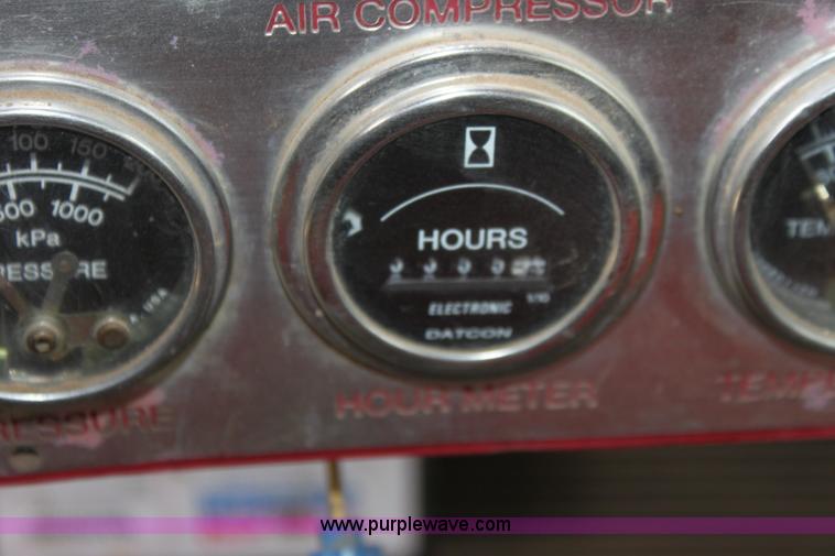 image for item E8415 1996 International 4700 Crew Cab service truck