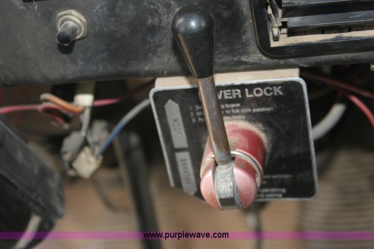 image for item E8415 1996 International 4700 Crew Cab service truck