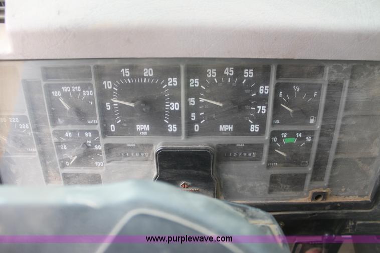 image for item E8415 1996 International 4700 Crew Cab service truck