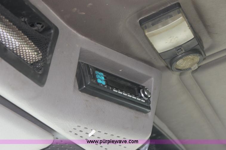 image for item E8415 1996 International 4700 Crew Cab service truck