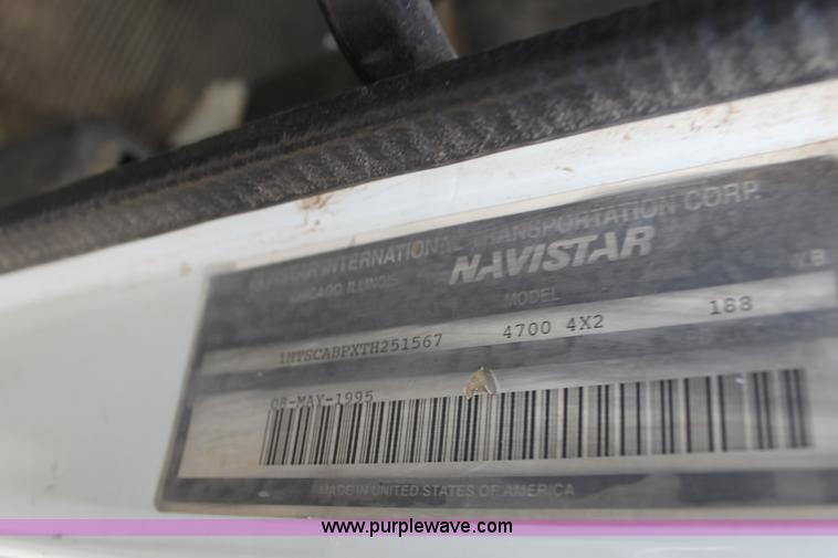 image for item E8415 1996 International 4700 Crew Cab service truck