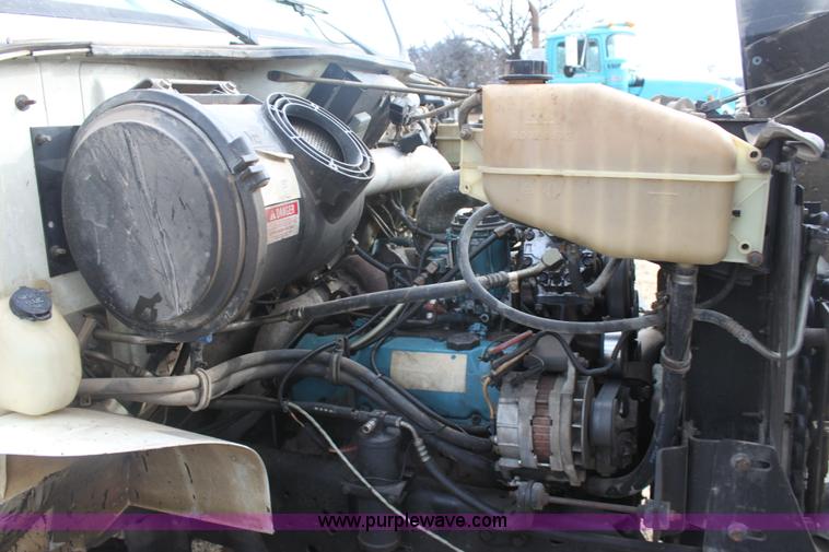 image for item E8415 1996 International 4700 Crew Cab service truck