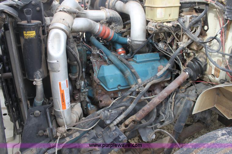 image for item E8415 1996 International 4700 Crew Cab service truck