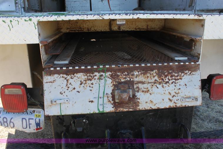 image for item E8415 1996 International 4700 Crew Cab service truck