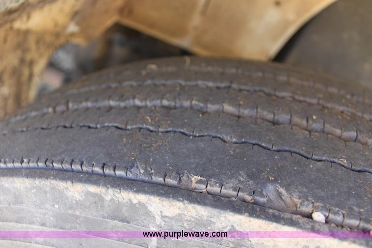 image for item E8415 1996 International 4700 Crew Cab service truck