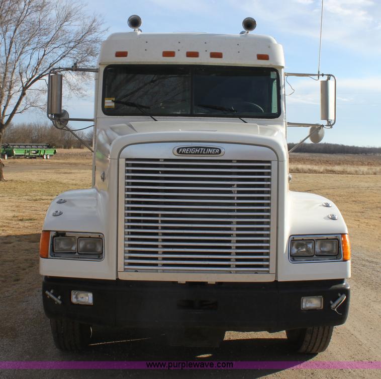 image for item E8416 1999 Freightliner FLD semi service truck