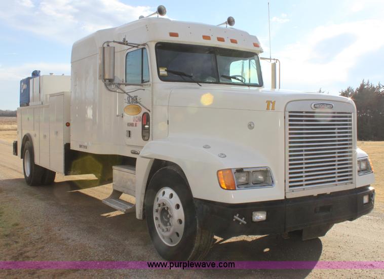 image for item E8416 1999 Freightliner FLD semi service truck