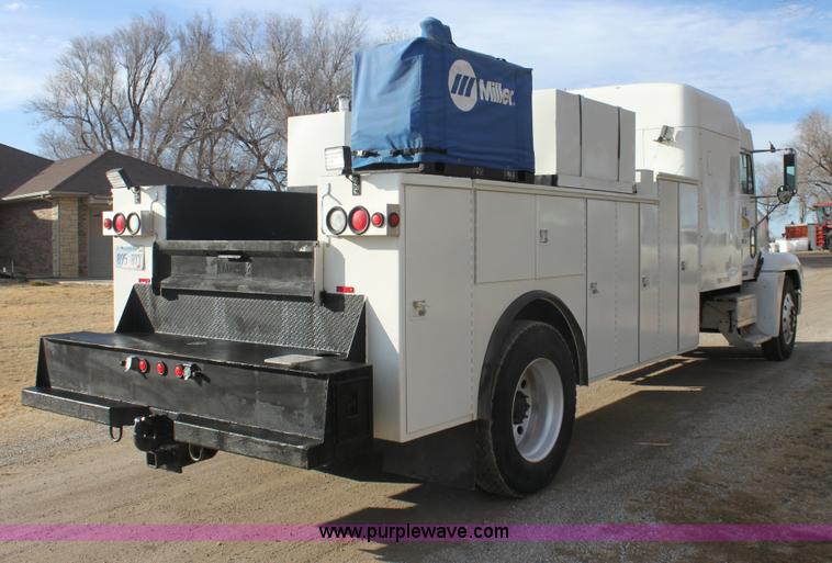 image for item E8416 1999 Freightliner FLD semi service truck