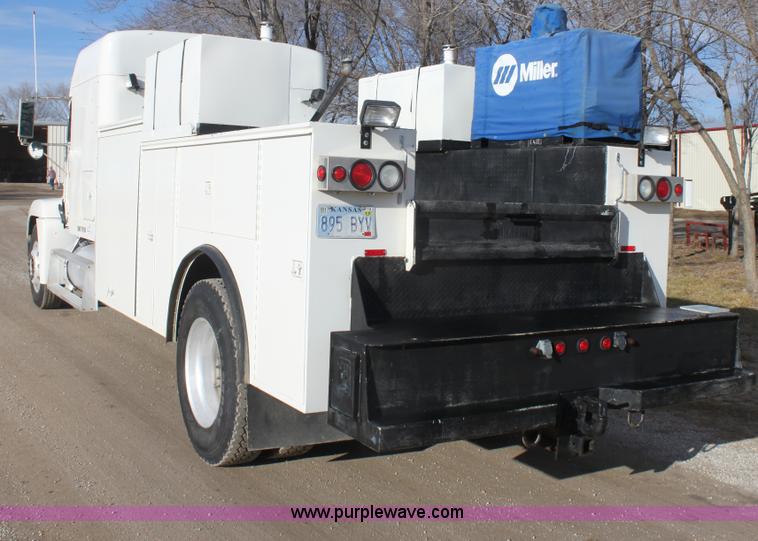 image for item E8416 1999 Freightliner FLD semi service truck