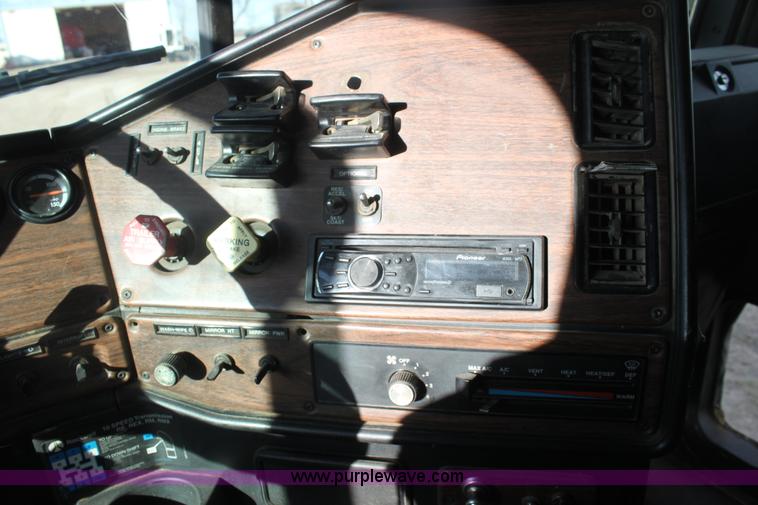 image for item E8416 1999 Freightliner FLD semi service truck