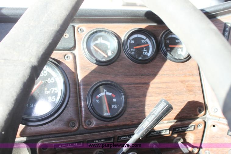 image for item E8416 1999 Freightliner FLD semi service truck