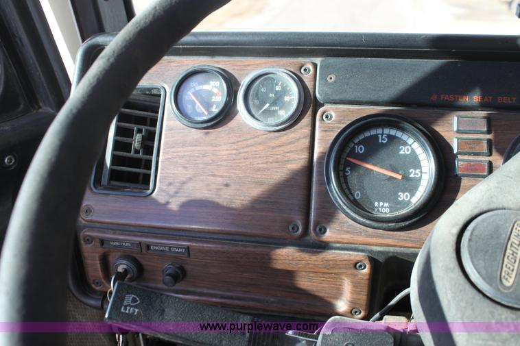 image for item E8416 1999 Freightliner FLD semi service truck