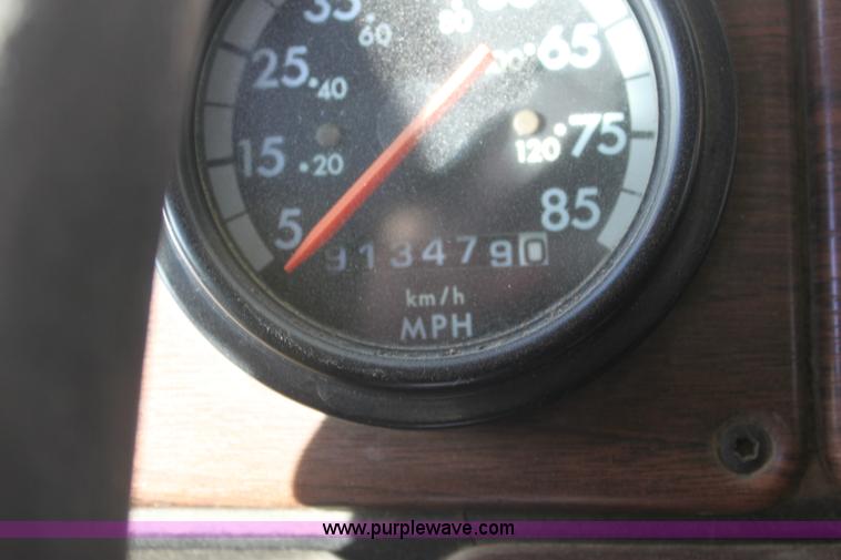 image for item E8416 1999 Freightliner FLD semi service truck