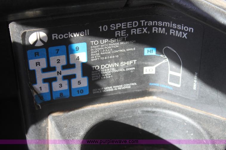 image for item E8416 1999 Freightliner FLD semi service truck