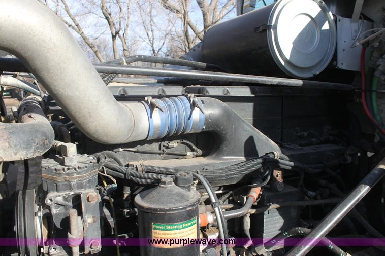 image for item E8416 1999 Freightliner FLD semi service truck