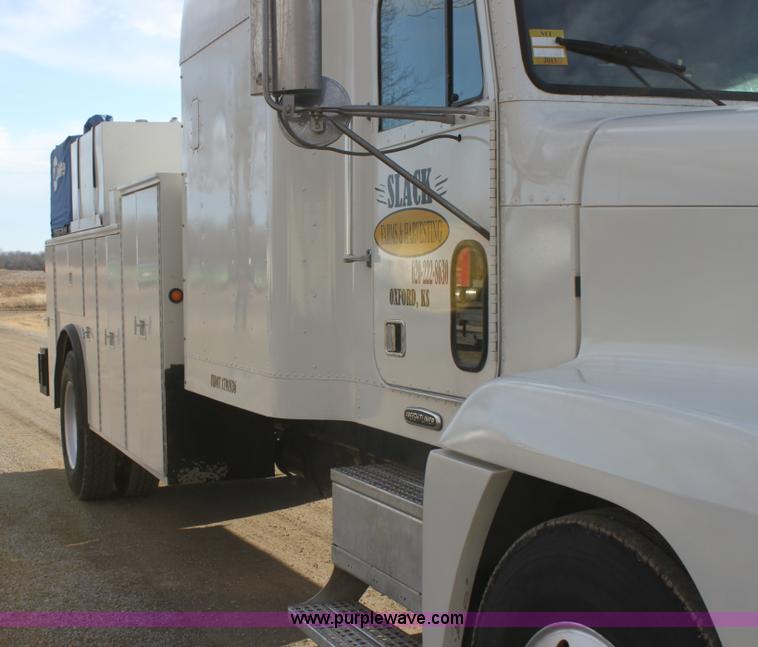 image for item E8416 1999 Freightliner FLD semi service truck