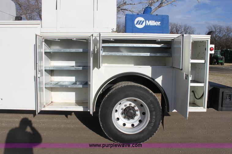 image for item E8416 1999 Freightliner FLD semi service truck