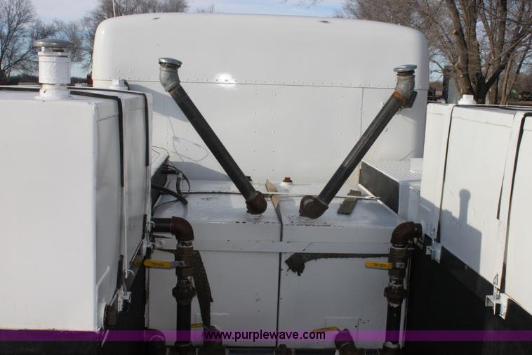 image for item E8416 1999 Freightliner FLD semi service truck