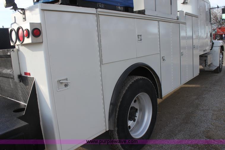 image for item E8416 1999 Freightliner FLD semi service truck
