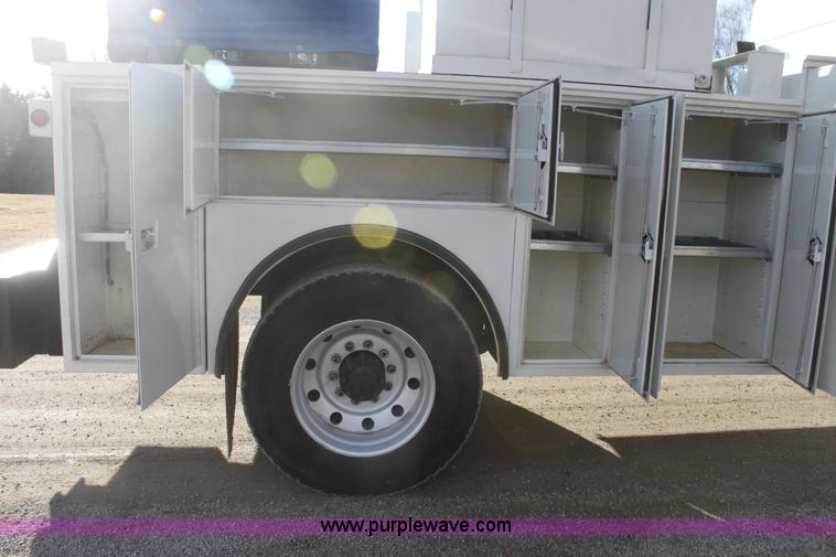 image for item E8416 1999 Freightliner FLD semi service truck