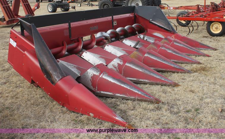 image for item E8418 Case 1063 corn head