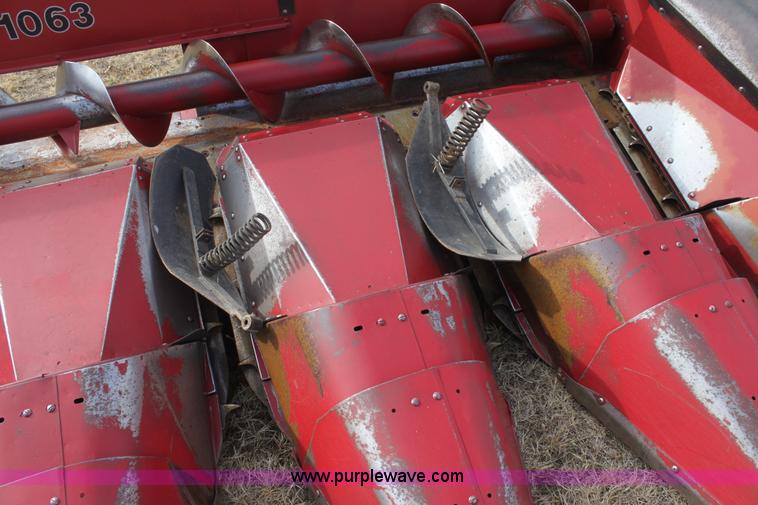 image for item E8418 Case 1063 corn head