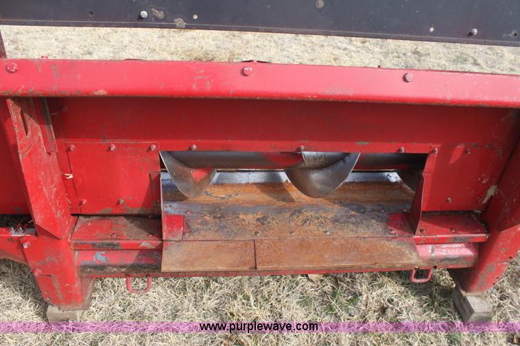 image for item E8418 Case 1063 corn head