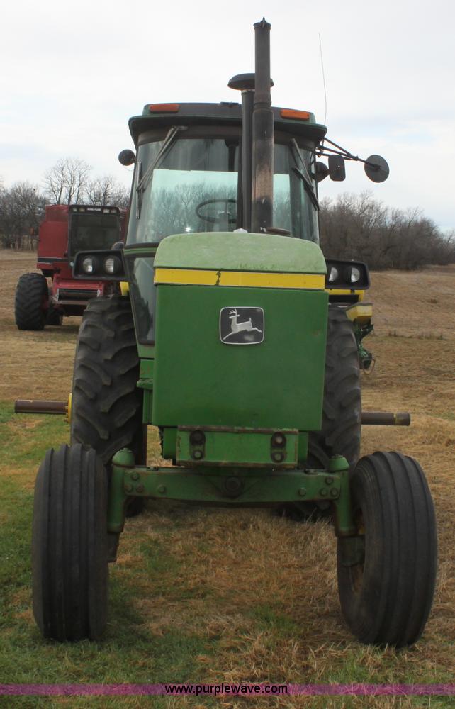 image for item E8419 1979 John Deere 4640 tractor