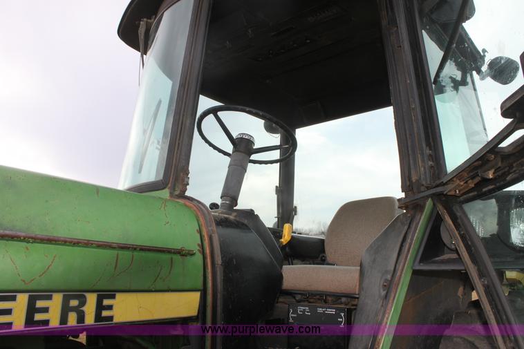 image for item E8419 1979 John Deere 4640 tractor