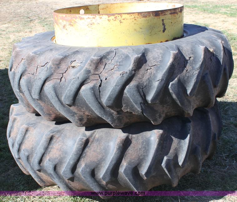 image for item E8419 1979 John Deere 4640 tractor