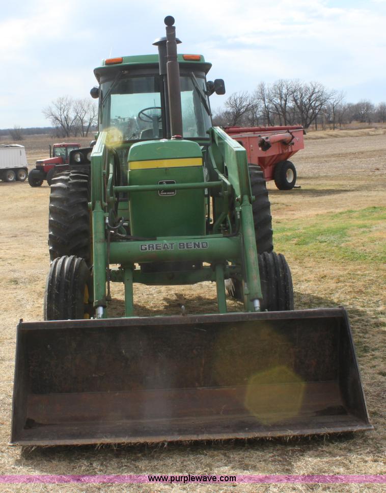 image for item E8421 1979 John Deere 4440 tractor